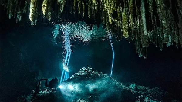 Calavera cenote scuba diving
