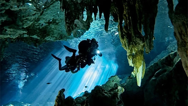 Cenote Dos Ojos diving Cancun